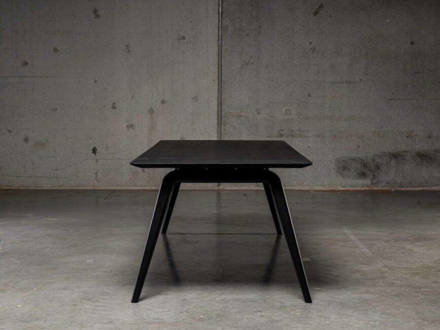 Seuren Pitcher tafel