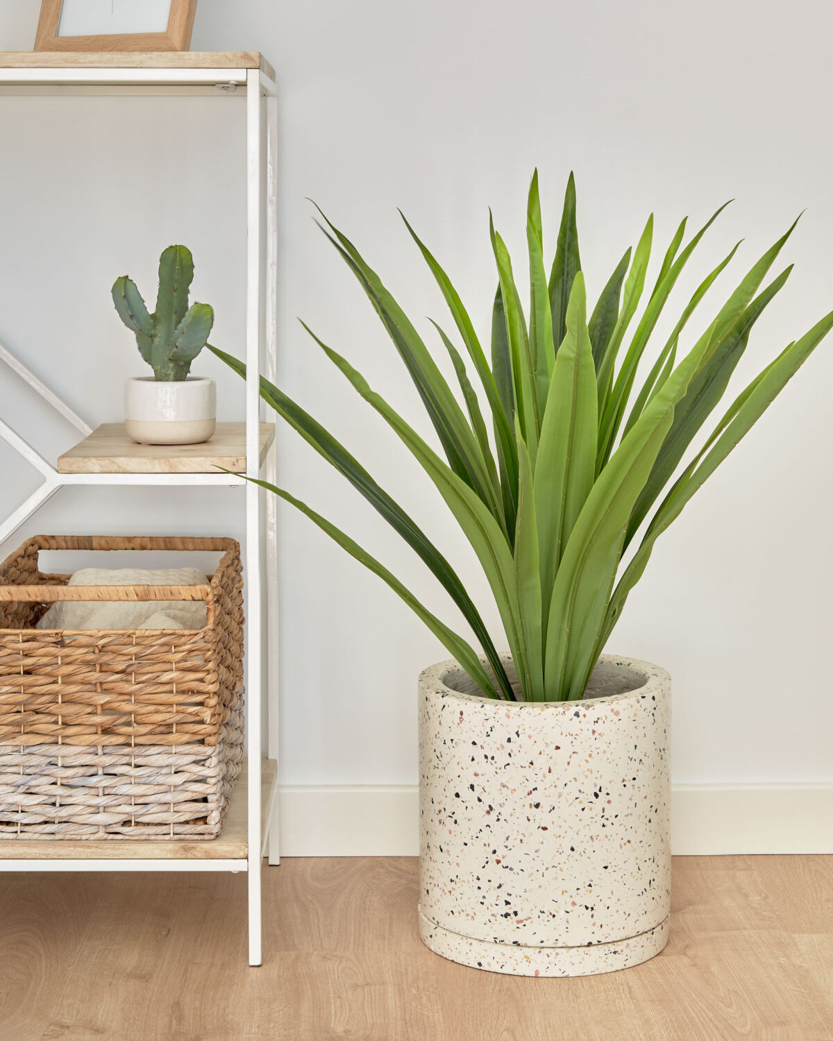 Kave Home Kunstplant Yucca 80 cm - Afbeelding 4