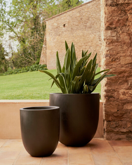 Kave Home Aiguablava zwarte cement plantenbak Ø 39 cm