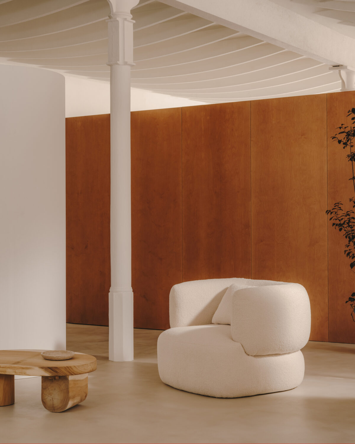 Kave Home Martina draaistoel met kussen in ecru bouclé FSC Mix Credit - Afbeelding 4