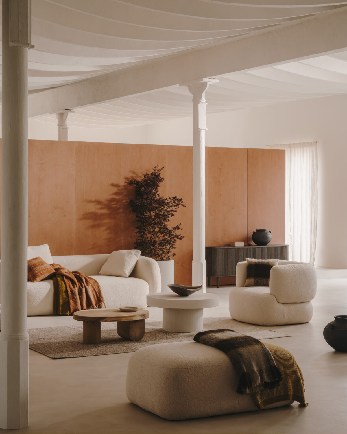 Kave Home Martina 3-zitsbank in ecru bouclé 246 cm FSC Mix Credit - Afbeelding 3