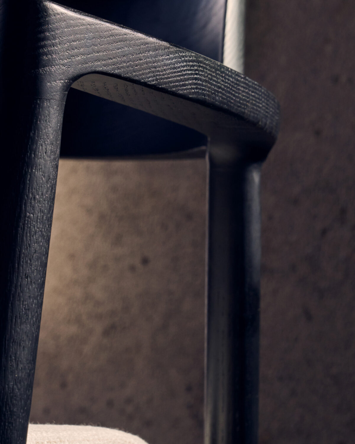 Kave Home Stoel Alocs massief eikenhout in zwart beige chenille afneembare hoes FSC Mix Credit - Afbeelding 3