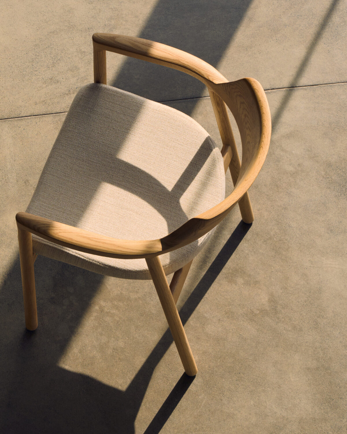 Kave Home Stoel Alocs massief eikenhout naturel beige chenille afneembare hoes FSC Mix Credit - Afbeelding 2