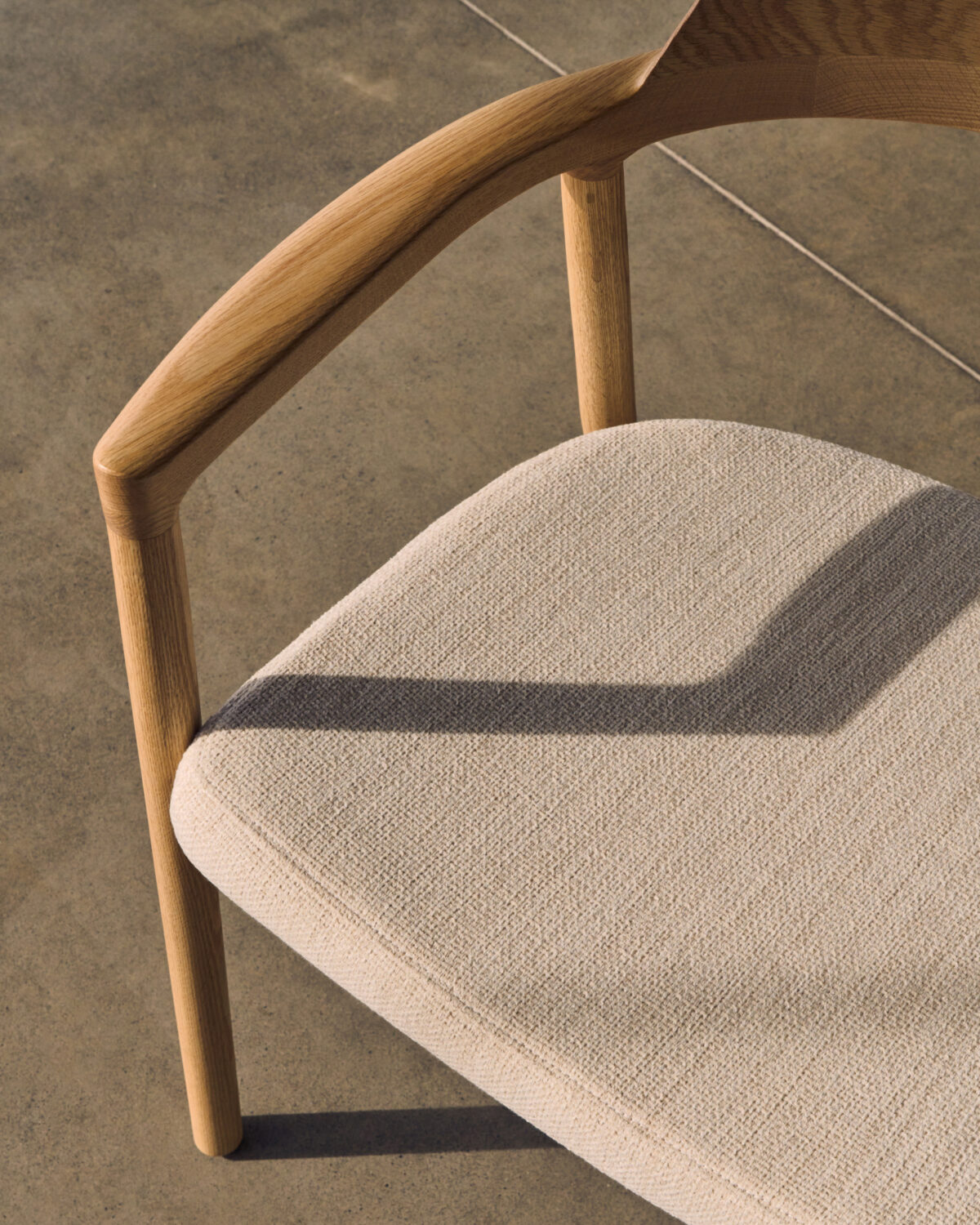 Kave Home Stoel Alocs massief eikenhout naturel beige chenille afneembare hoes FSC Mix Credit - Afbeelding 4