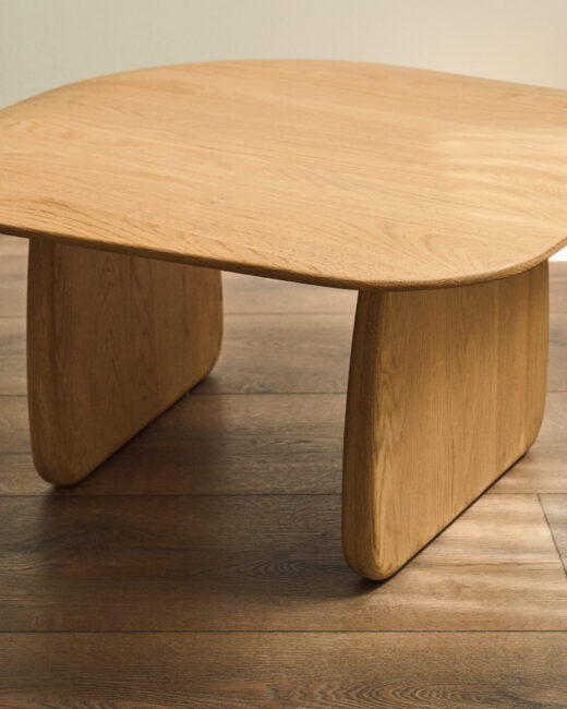 Kave Home Pirita bijzettafel van massief eikenhout met naturel afwerking 71 x 70 cm FSC 100%