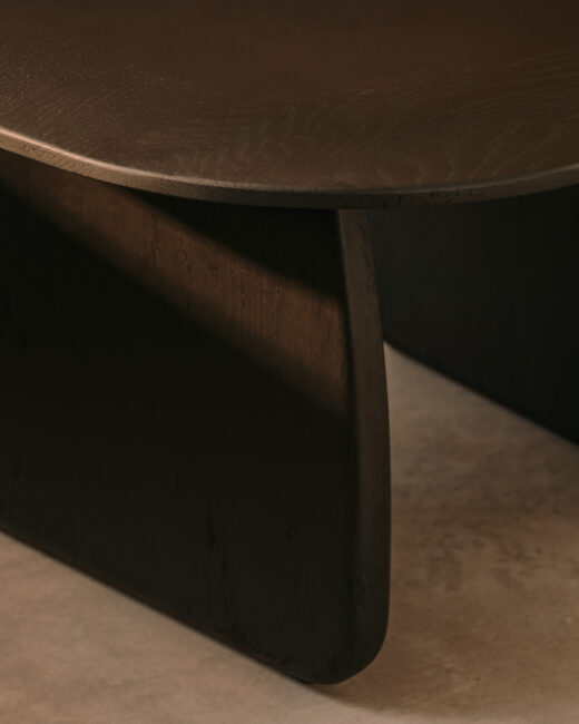 Kave Home Pirita bijzettafel van massief eikenhout met zwarte afwerking 71 x 70 cm FSC 100%