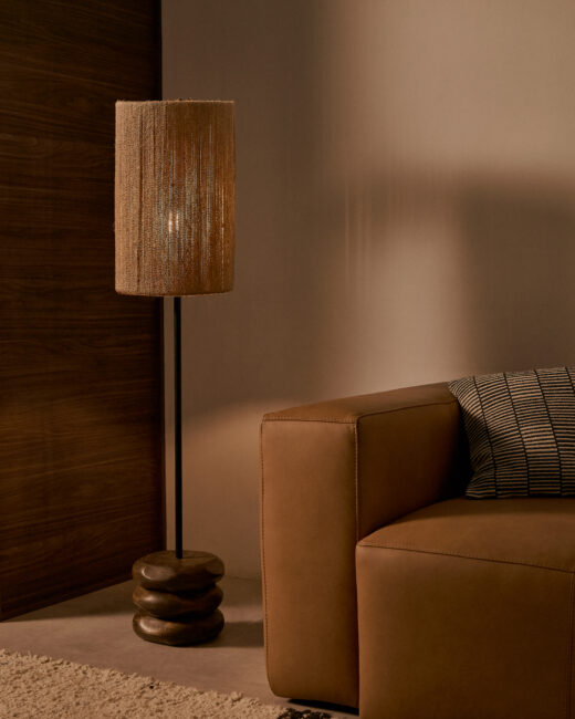 Kave Home Kor staande lamp van acaciahout met donkere afwerking en jute