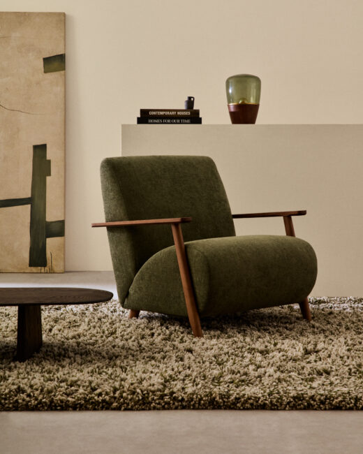 Kave Home Meghan fauteuil van groen chenille massief essenhout met notenhout afwerking FSC Mix Credit