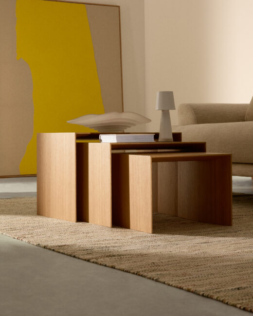 Kave Home Litto set van 3 in elkaar passende bijzettafels van eikenfineer met een natuurlijke afwerking FSC Mix Credit 60 x 40 / 51 x 36 / 42 x 31 cm