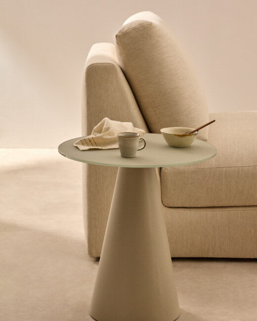 Kave Home Wilshire bijzettafel van gehard glas en metaal met een matgrijze afwerking, Ø 50 cm
