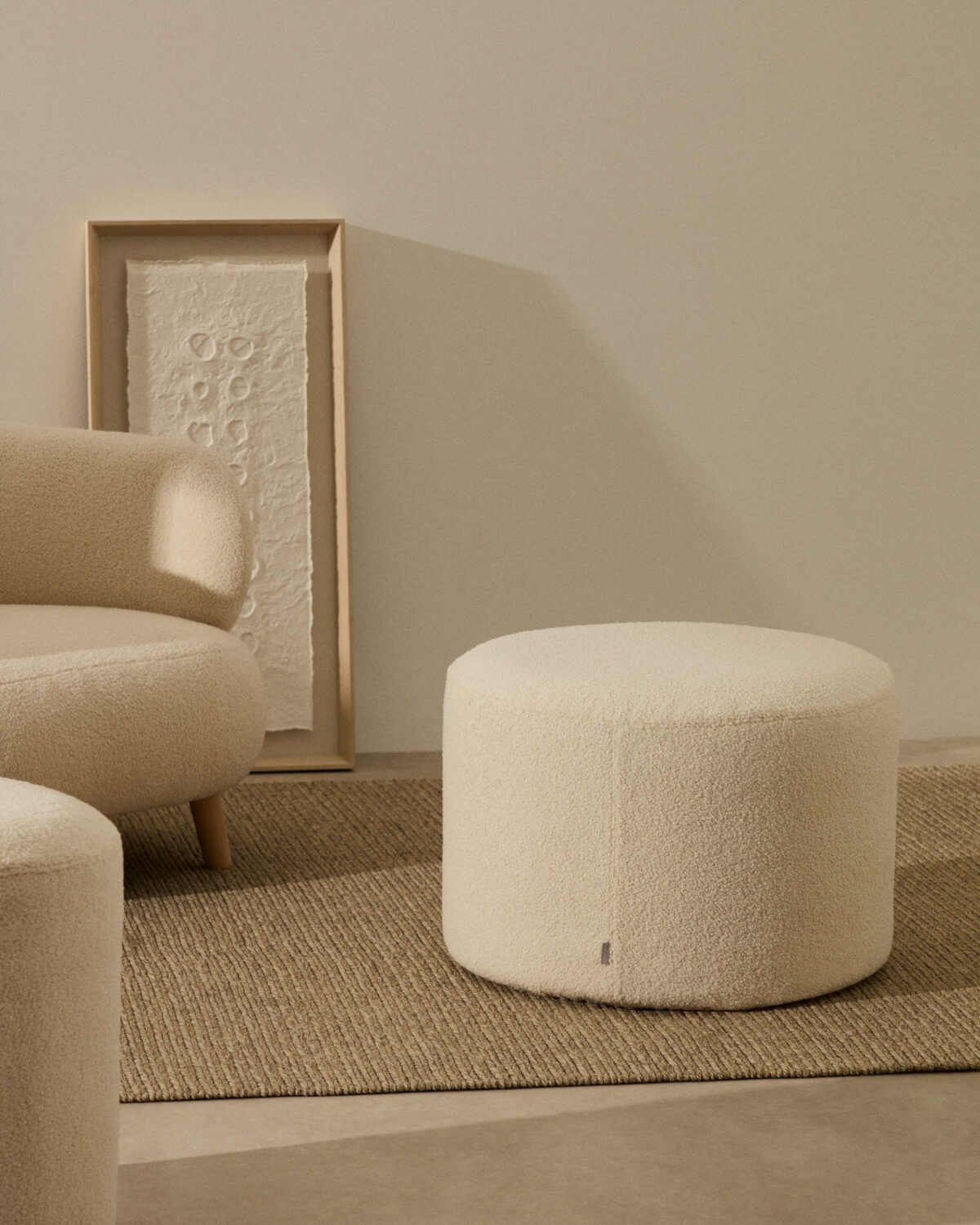 Kave Home Kaeli voetenbank met afneembare hoes in ecru bouclé Ø 60 cm - Afbeelding 2