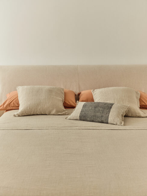 Kave Home Blok bed met afneembare hoes, ecru, voor matras van 160 x 200 cm FSC Mix Credit