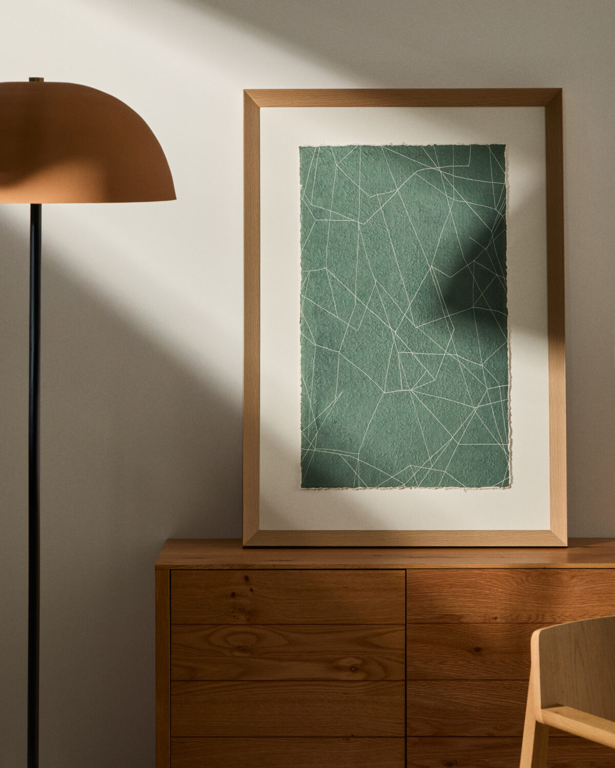 Kave Home Durkan abstract groen schilderij op kringlooppapier 100x70 cm - Afbeelding 2