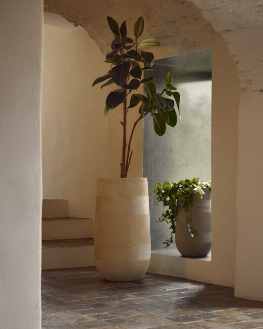 Kave Home Tival beige bloempot van cement Ø 45 cm / Ø 32 cm