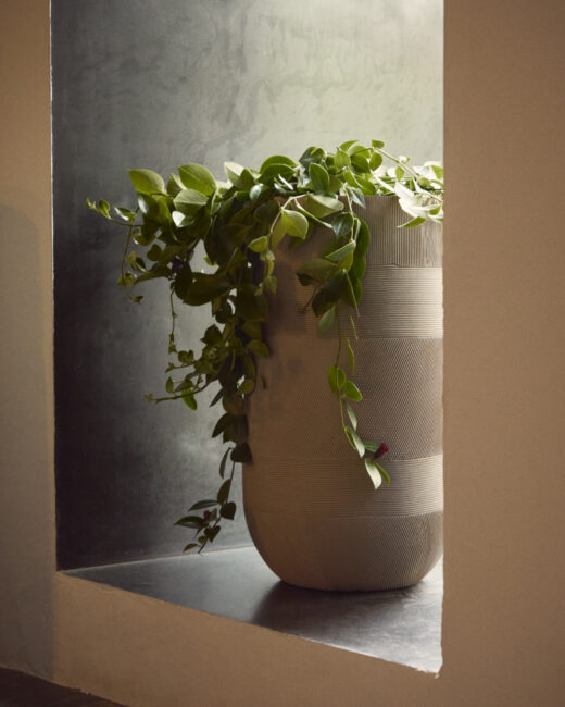 Kave Home Tival beige bloempot van cement Ø 45 cm / Ø 32 cm