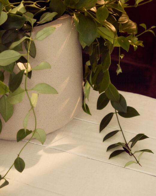 Kave Home Calun beige bloempot van cement Ø 32 cm