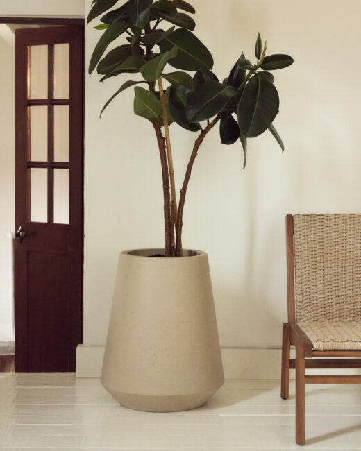 Kave Home Calun beige bloempot van cement Ø 50 cm