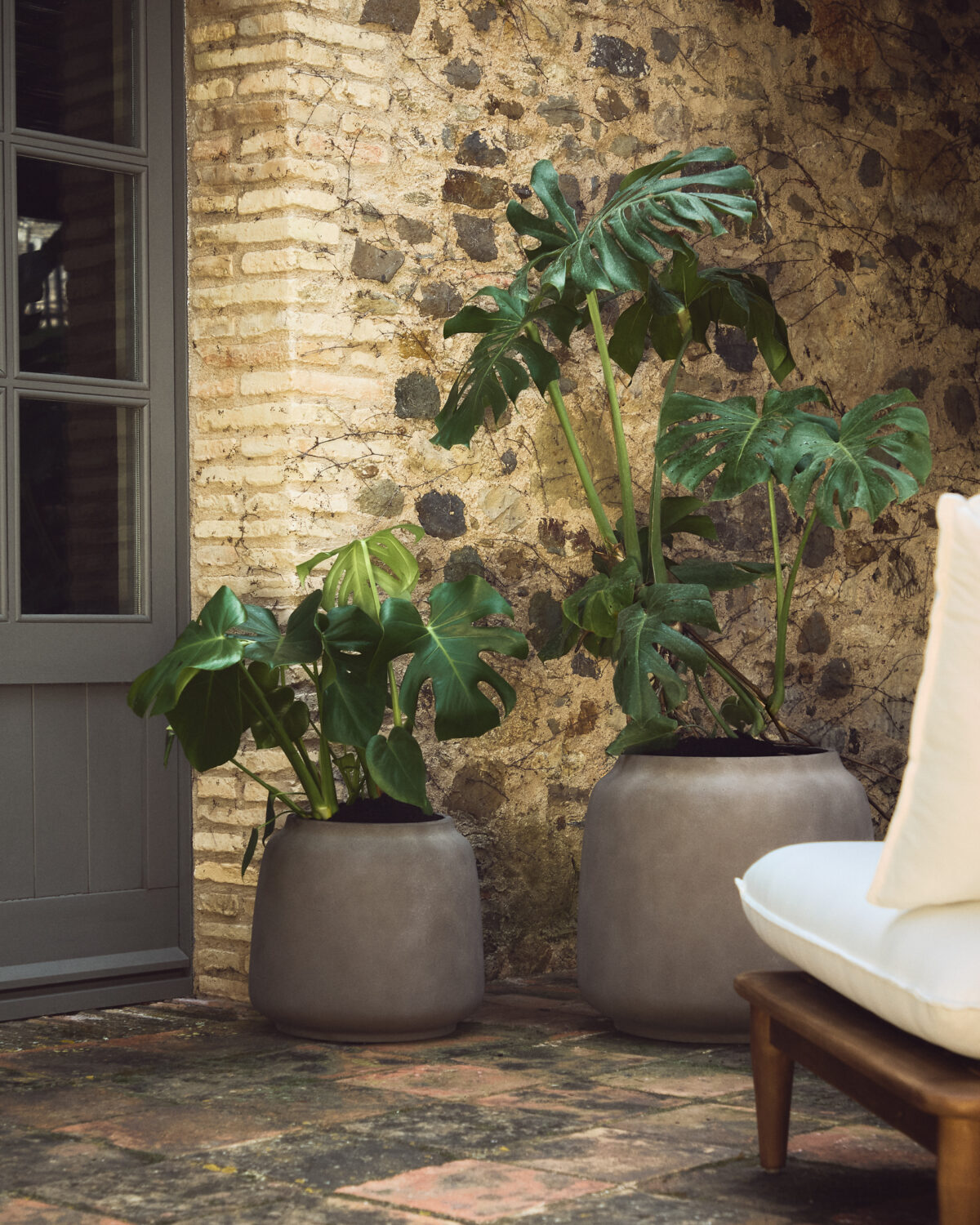 Kave Home Lira bloempot met terracotta-effect Ø53 cm - Afbeelding 2