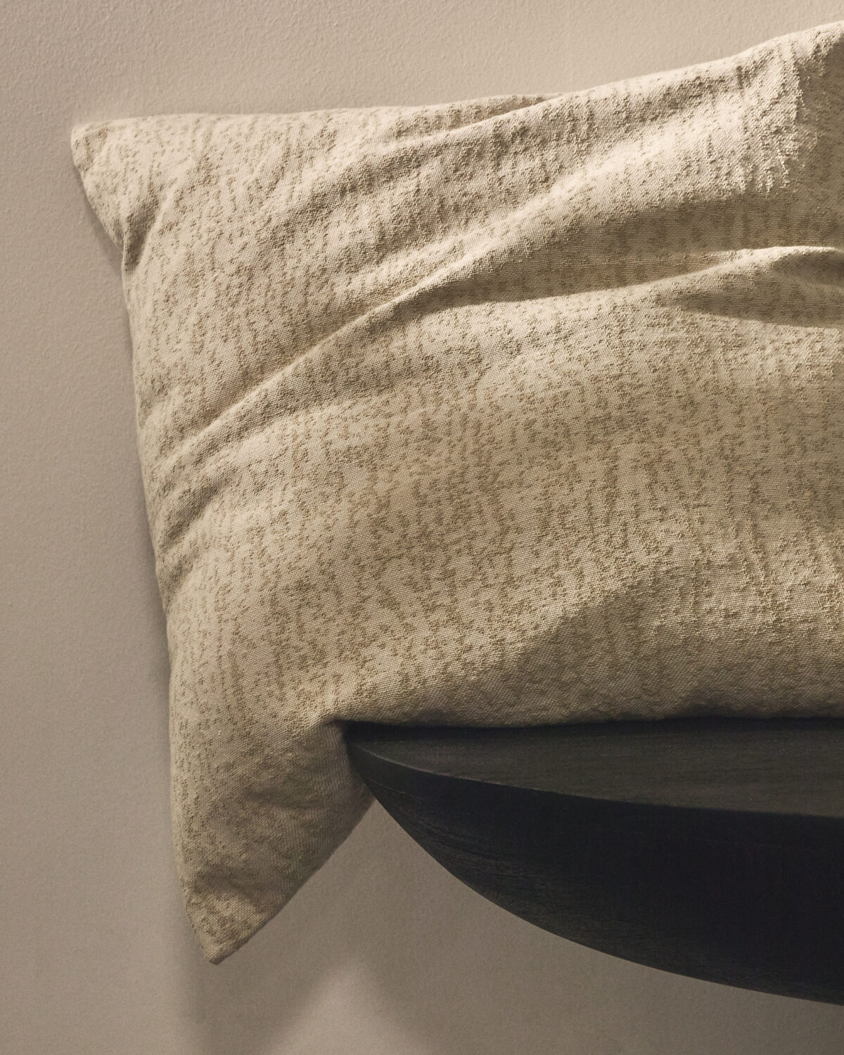 Kave Home Melien kussenhoes van jacquard met stippen in ecru 50 x 50 cm - Afbeelding 2