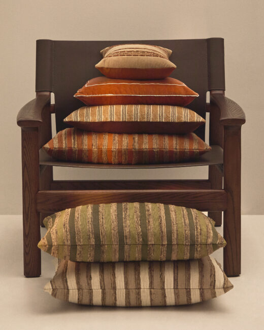 Kave Home Dorevi jacquard kussenhoes van zijdemix met ecru strepen 40 x 60 cm