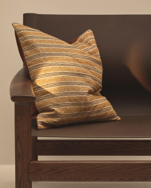 Kave Home Tavina kussenhoes van 100% katoen met borduursel in bruin 50 x 50 cm