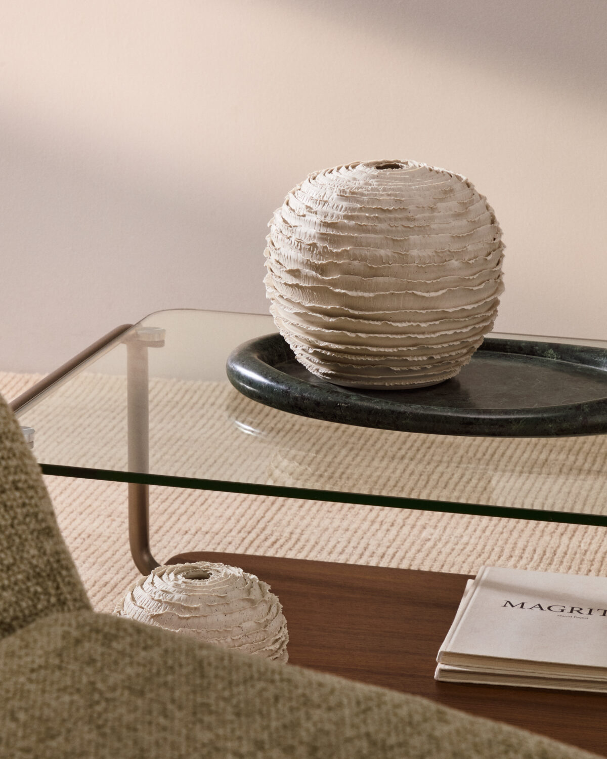 Kave Home Evania vaas van beige keramiek 21 cm - Afbeelding 5