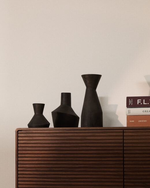 Kave Home Set Dunari van 3 vazen van zwarte terracotta Ø 10,2 cm / Ø 14 cm / Ø 10 cm