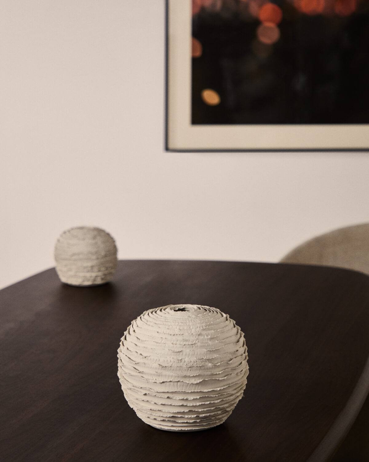 Kave Home Evania vaas van beige keramiek 21 cm - Afbeelding 4