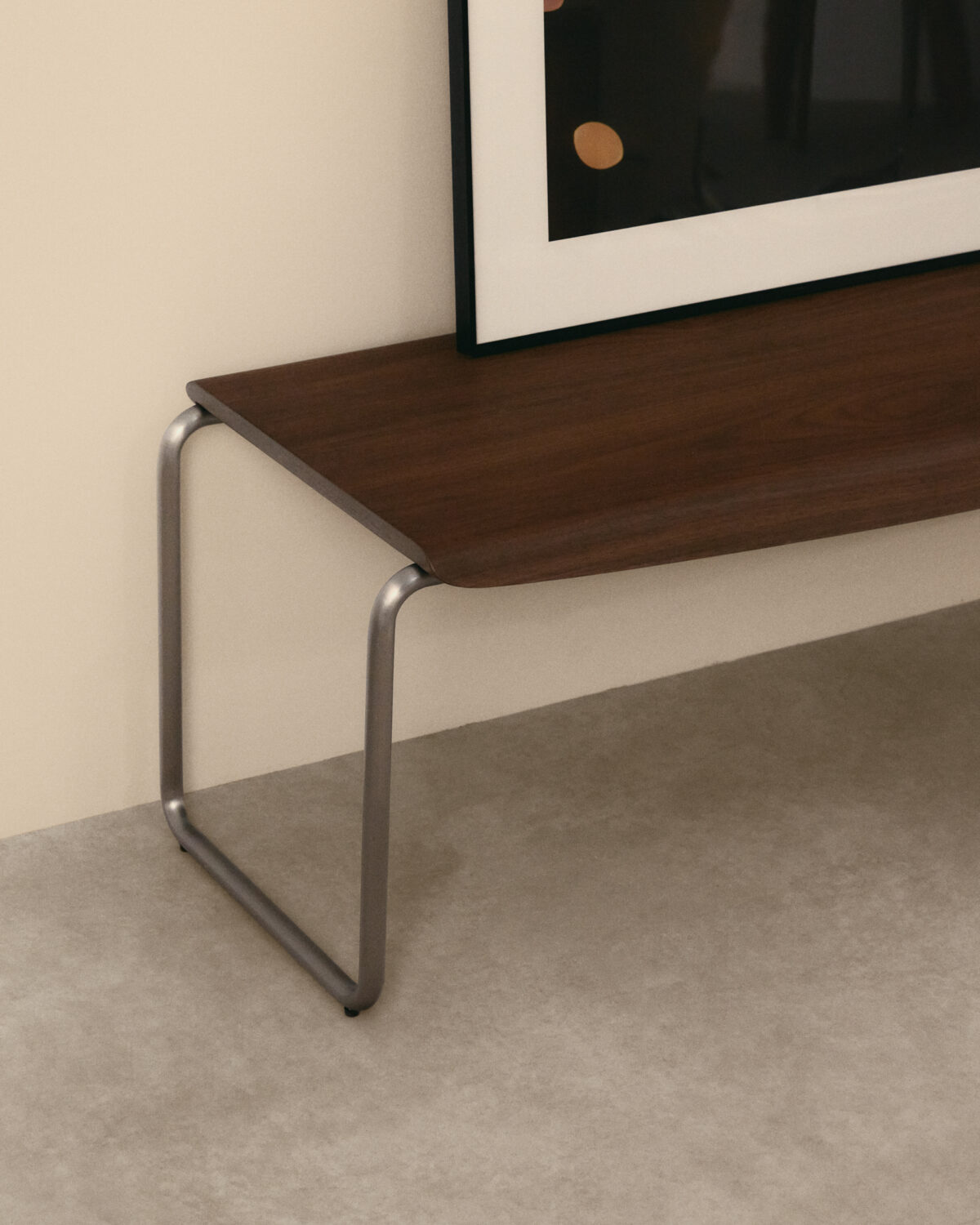 Kave Home Tarsel bank gemaakt van  walnootfineer met geborsteld roestvrij stalen frame 142 cm - Afbeelding 5