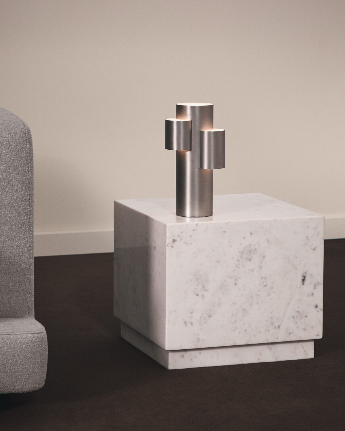 Kave Home Sorein witte bijzettafel van marmer 50 x 50 cm - Afbeelding 2