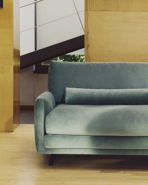 Kave Home Veliro 2-zitsbank in groen fluweel met stalen poten zwart afgewerkt 210 cm FSC Mix Credit