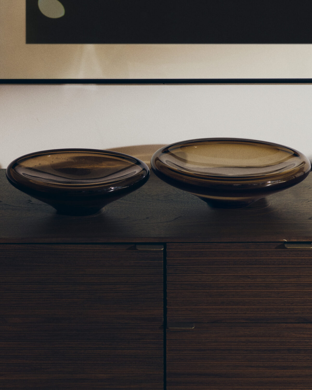 Kave Home Schaal Zolira van bruin glas Ø 27 cm - Afbeelding 5