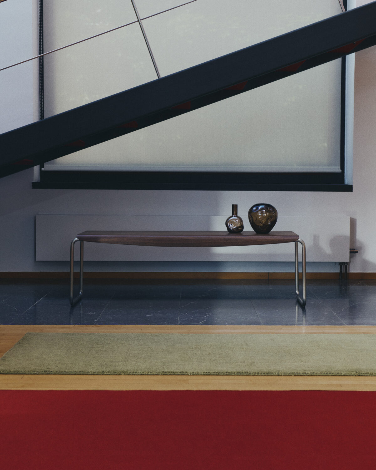 Kave Home Tarsel bank gemaakt van  walnootfineer met geborsteld roestvrij stalen frame 142 cm - Afbeelding 2