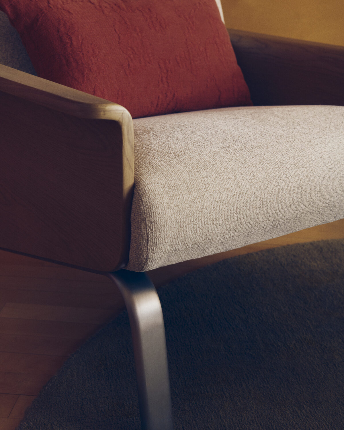 Kave Home Amsen fauteuil in beige met eiken multiplex en poten van geborsteld roestvrij staal - Afbeelding 4