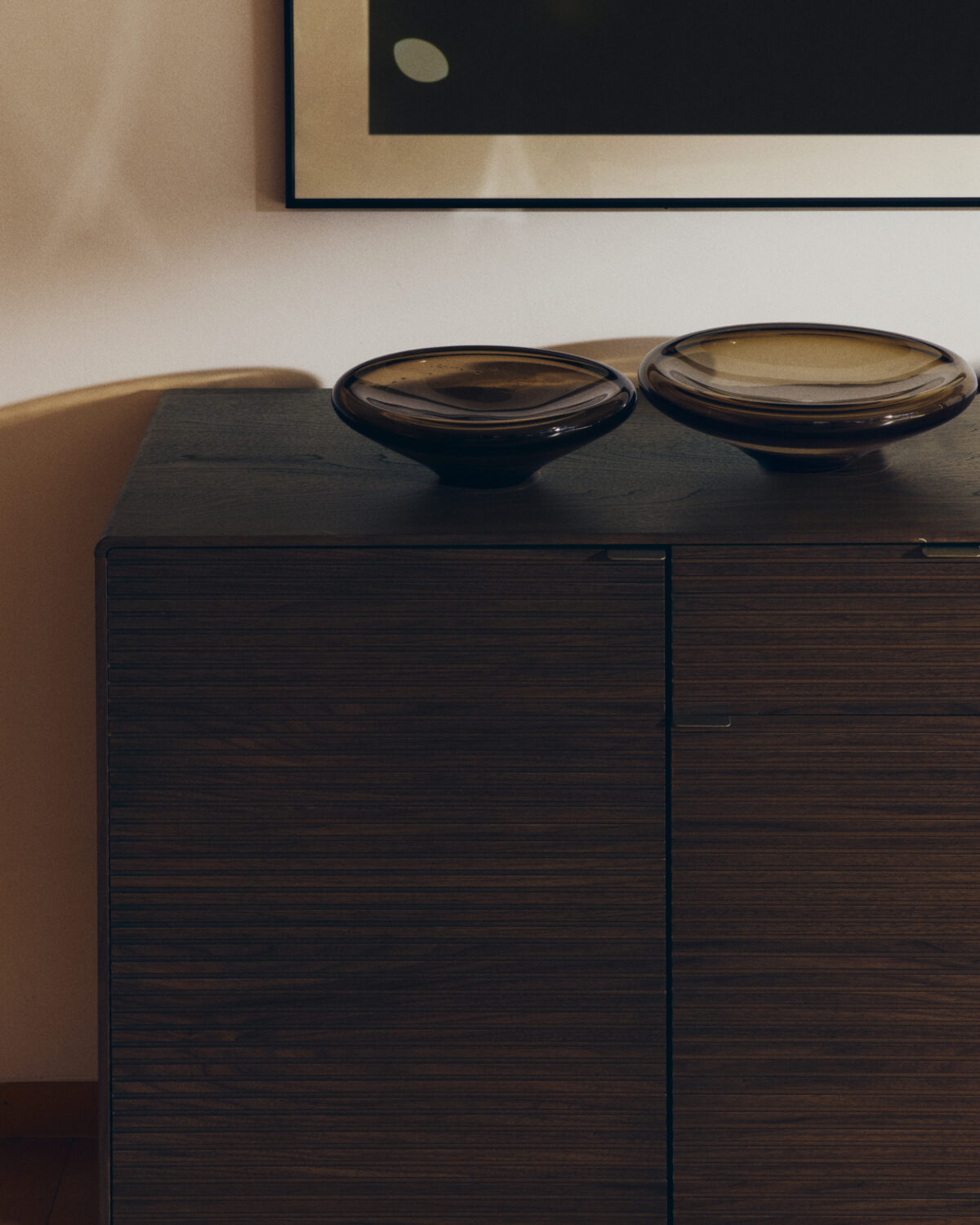 Kave Home Schaal Zolira van bruin glas Ø 27 cm - Afbeelding 9