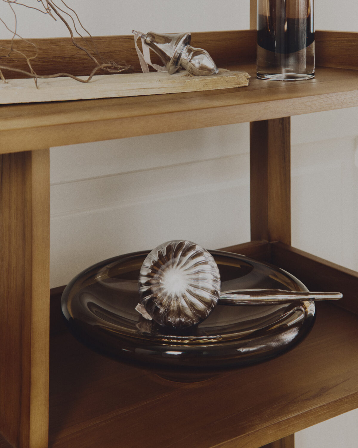 Kave Home Schaal Zolira van bruin glas Ø 27 cm - Afbeelding 2