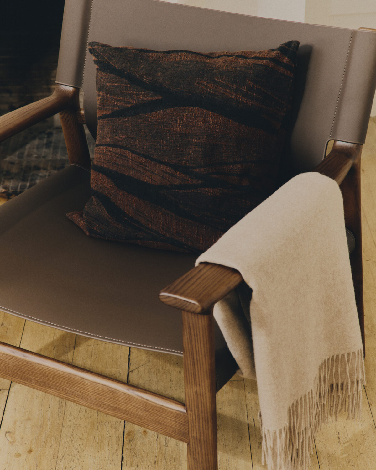 Kave Home Frilo kussenhoes van katoen en linnen jacquard in bruin 50 x 50 cm - Afbeelding 2