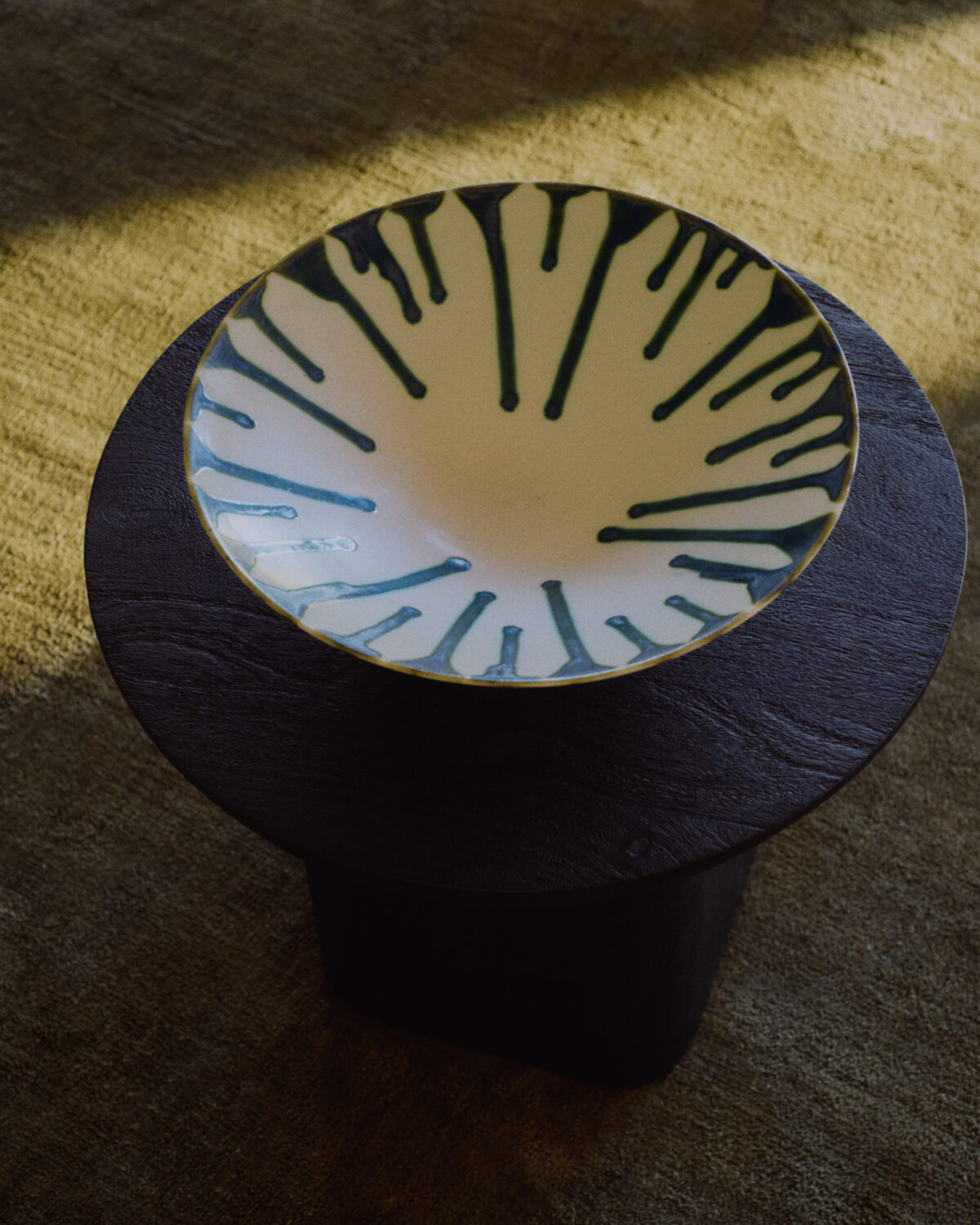 Kave Home Olmera keramisch middelpunt in beige en groen Ø 36,5 cm - Afbeelding 2