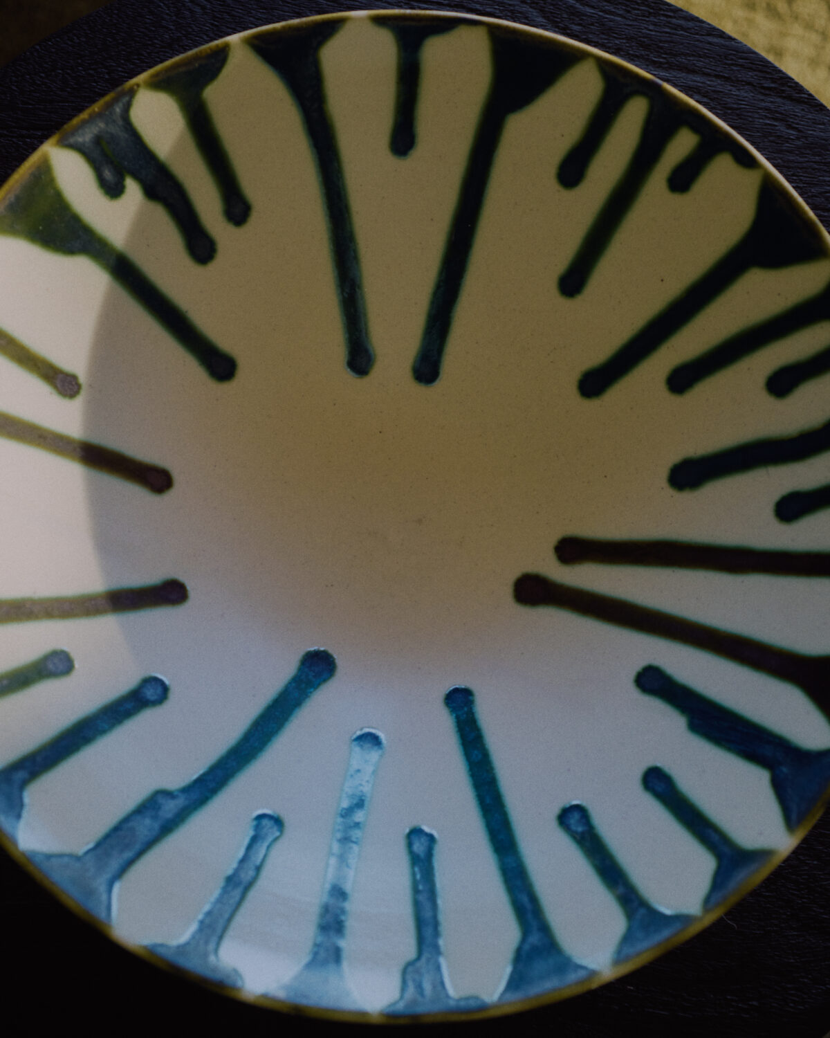 Kave Home Olmera keramisch middelpunt in beige en groen Ø 36,5 cm - Afbeelding 3