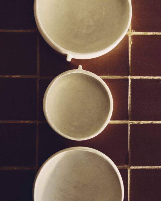 Kave Home Centrotavola Mireni in cartapesta beige Ø 22,5 cm