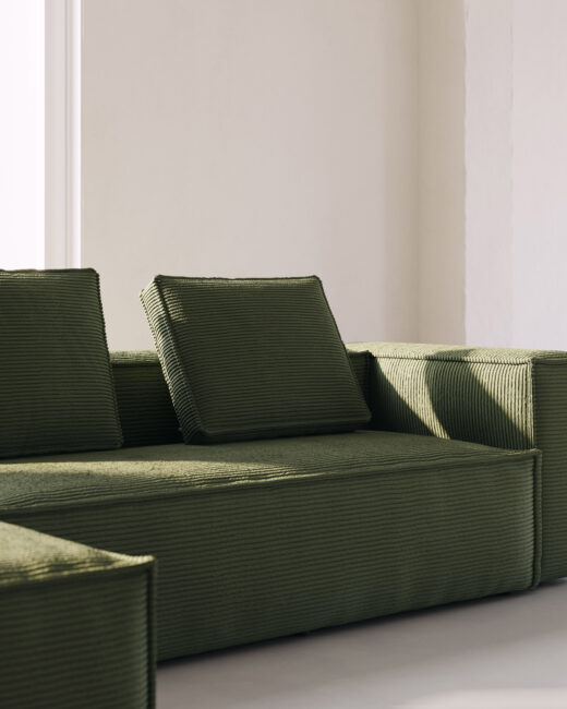Kave Home Blok 3-zitsbank in dik groen ribfluweel en met chaise longue links 300 cm FSC Mix Credit