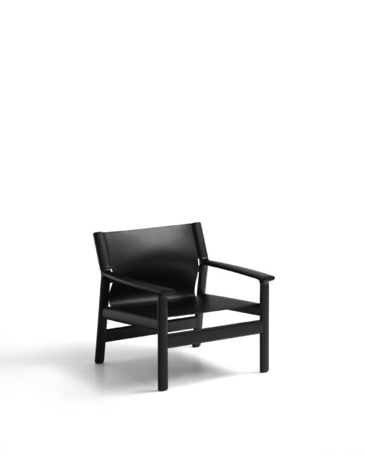 Kave Home Zwarte Jan fauteuil gemaakt van gerecyclede leervezels en massief essenhout met afwerking in zwart FSC 100%