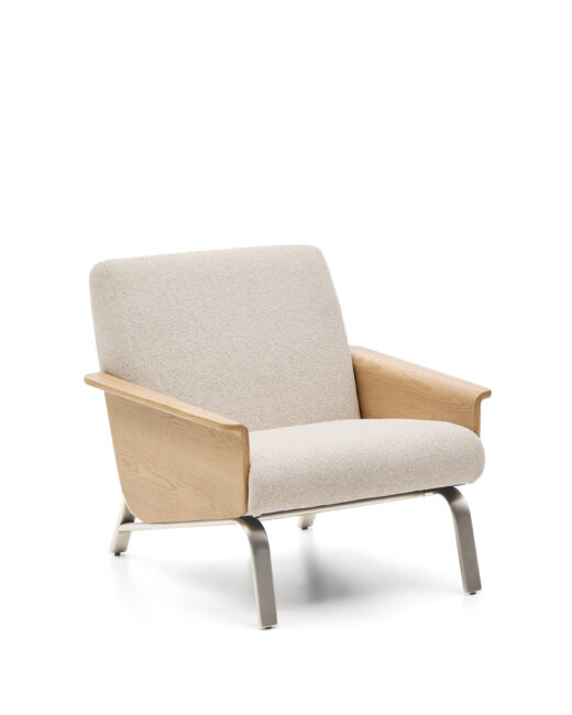 Kave Home Amsen fauteuil in beige met eiken multiplex en poten van geborsteld roestvrij staal
