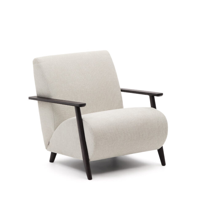 Kave Home Fauteuil Meghan in parelkleurige chenille en van massief essenhout met wengé afwerking FSC Mix Credit