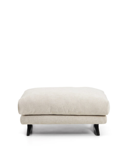 Kave Home Veliro voetenbankje in beige chenille met zwarte stalen poten 85 x 90 cm FSC Mix Credit