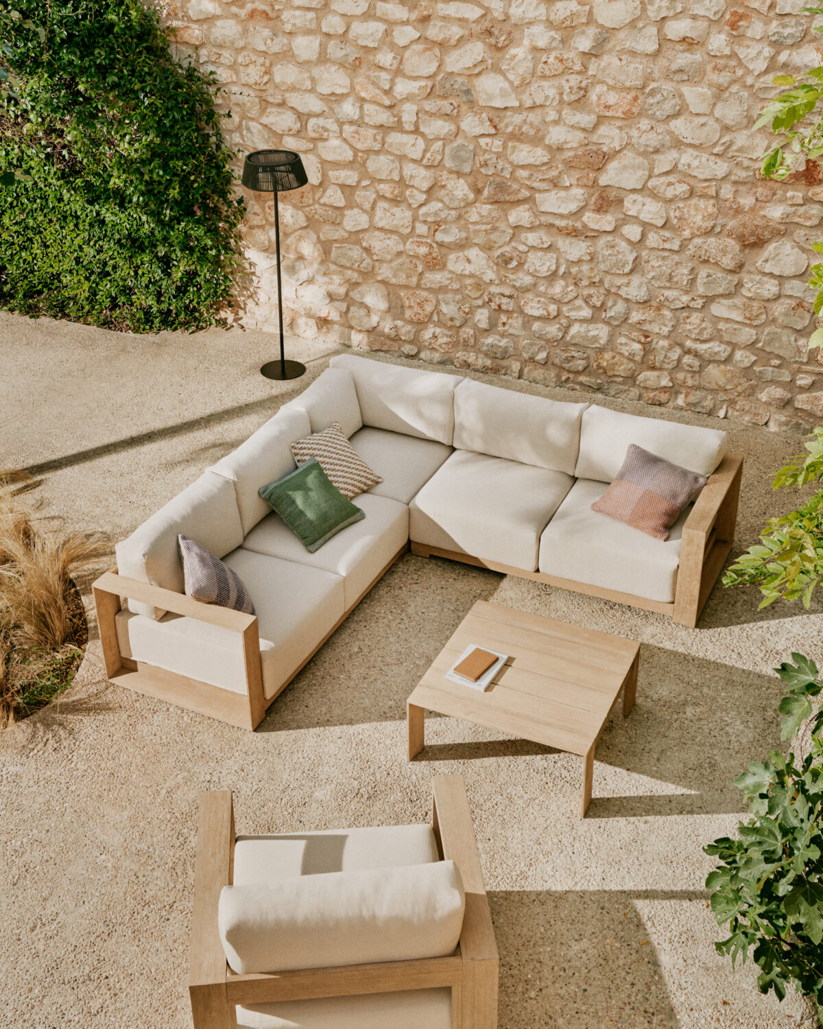 Kave Home Ambra 5-zitshoekbank in massief acaciahout met klare afwerking 248 cm FSC 100% - Afbeelding 4