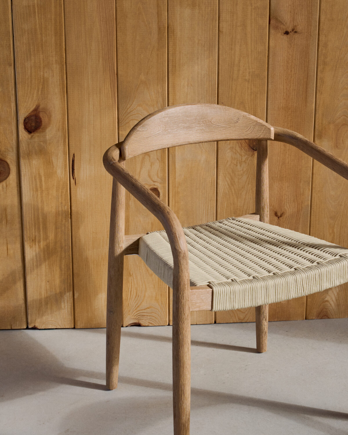 Kave Home Nina stapelbare stoel van massief acaciahout en ecru touw FSC 100% - Afbeelding 4