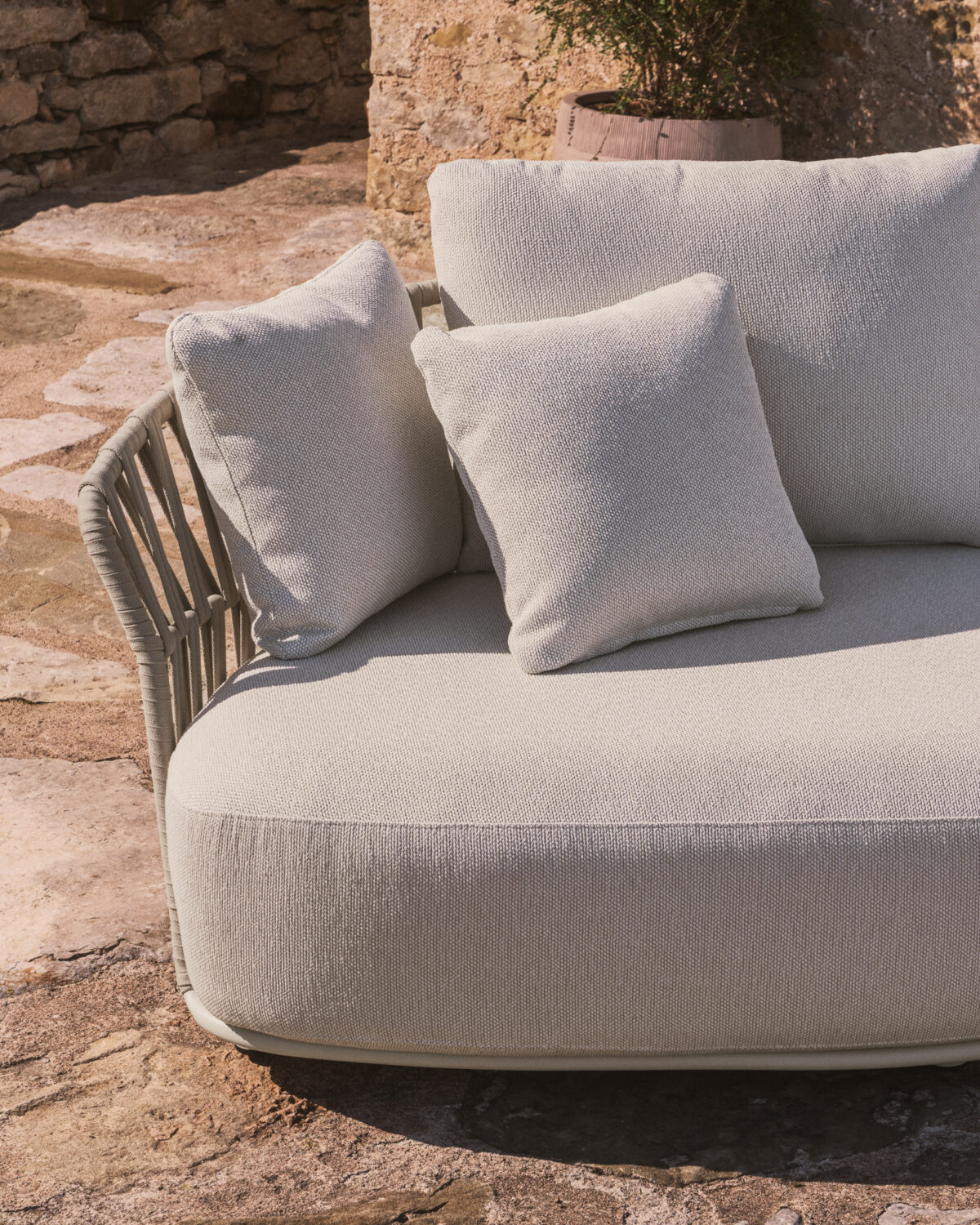 Kave Home Osani ecru 2-zitsbank met taupe touw 170 cm - Afbeelding 4