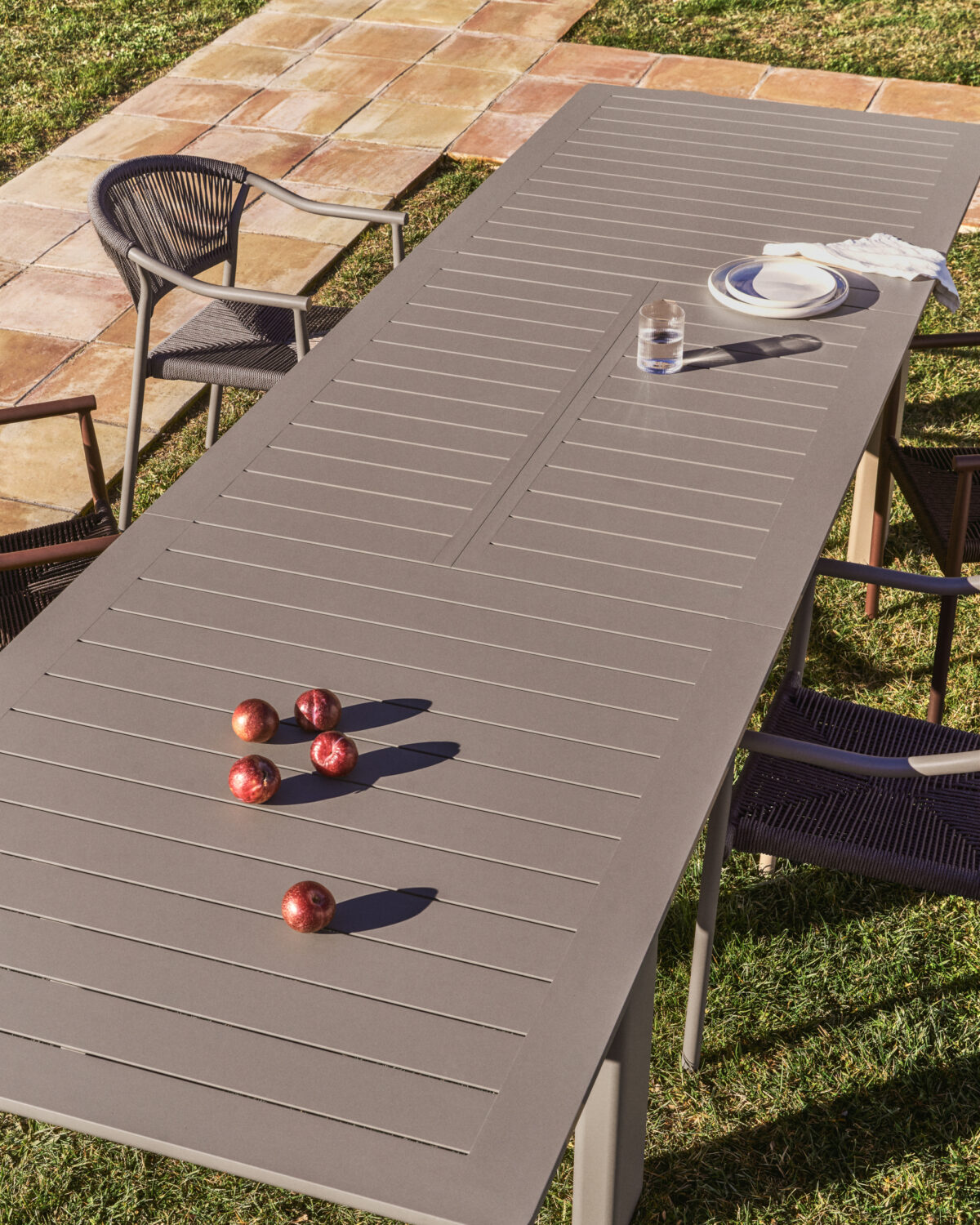 Kave Home Livorno uitschuifbare tafel van taupekleurig aluminium 233(350) x 100 cm - Afbeelding 5