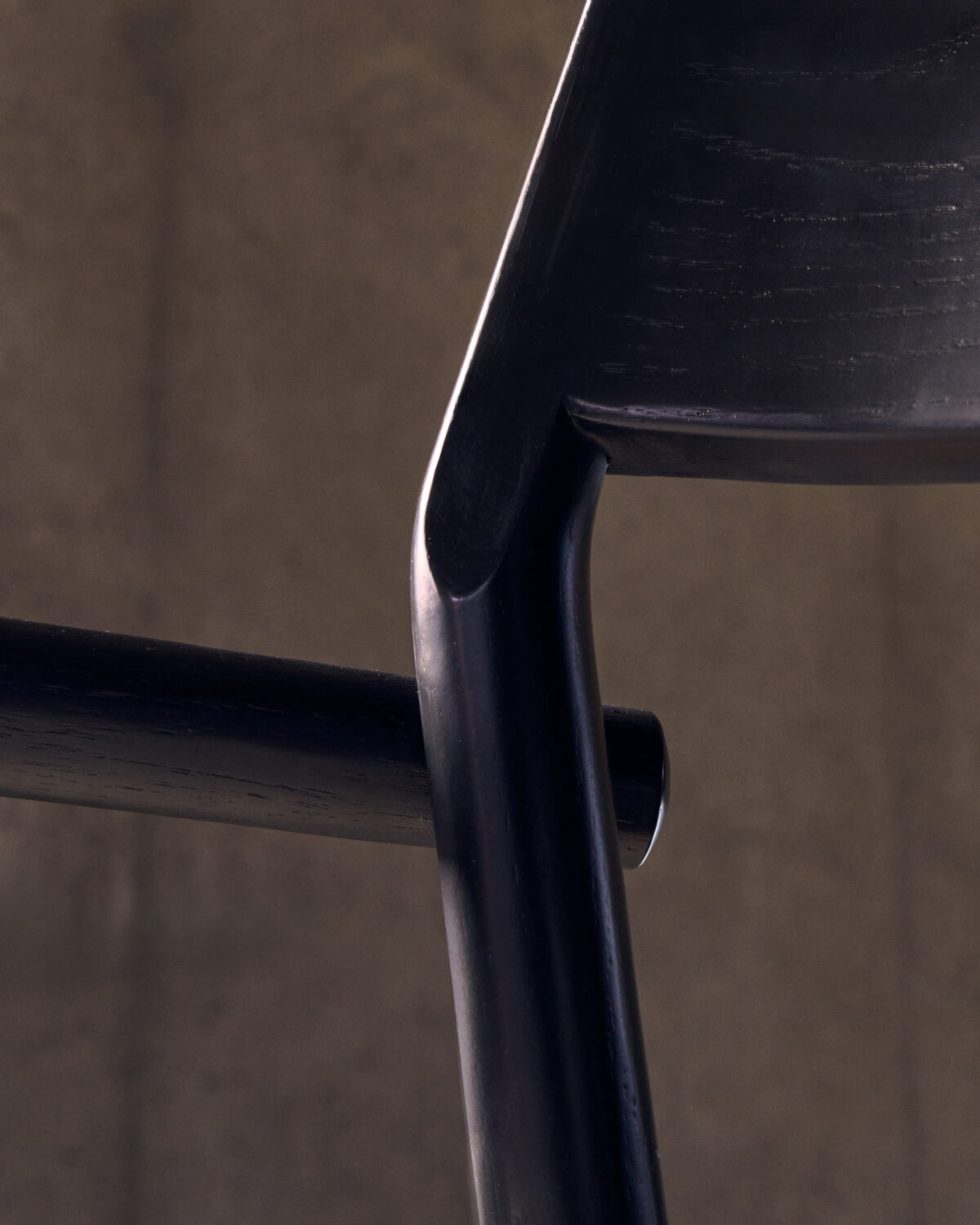 Kave Home Stoel Falconera afneembare hoes massief eikenhout met zwarte afwerking FSC Mix Credit - Afbeelding 18